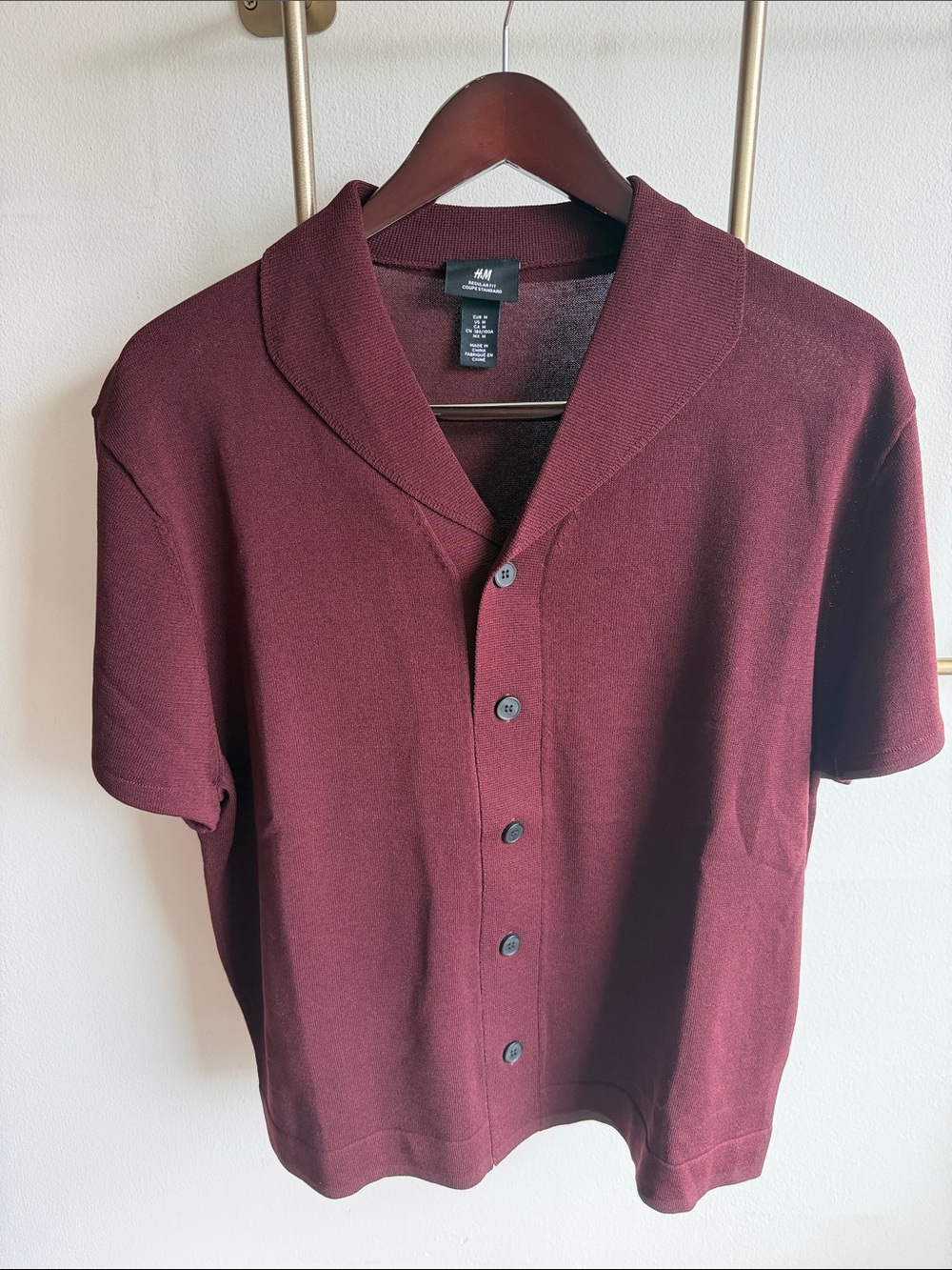 🎇SALE🎇 H&M 🎇 SHAWL COLLAR POLO 🎇 MEDIUM 🎇 BURGUNDY